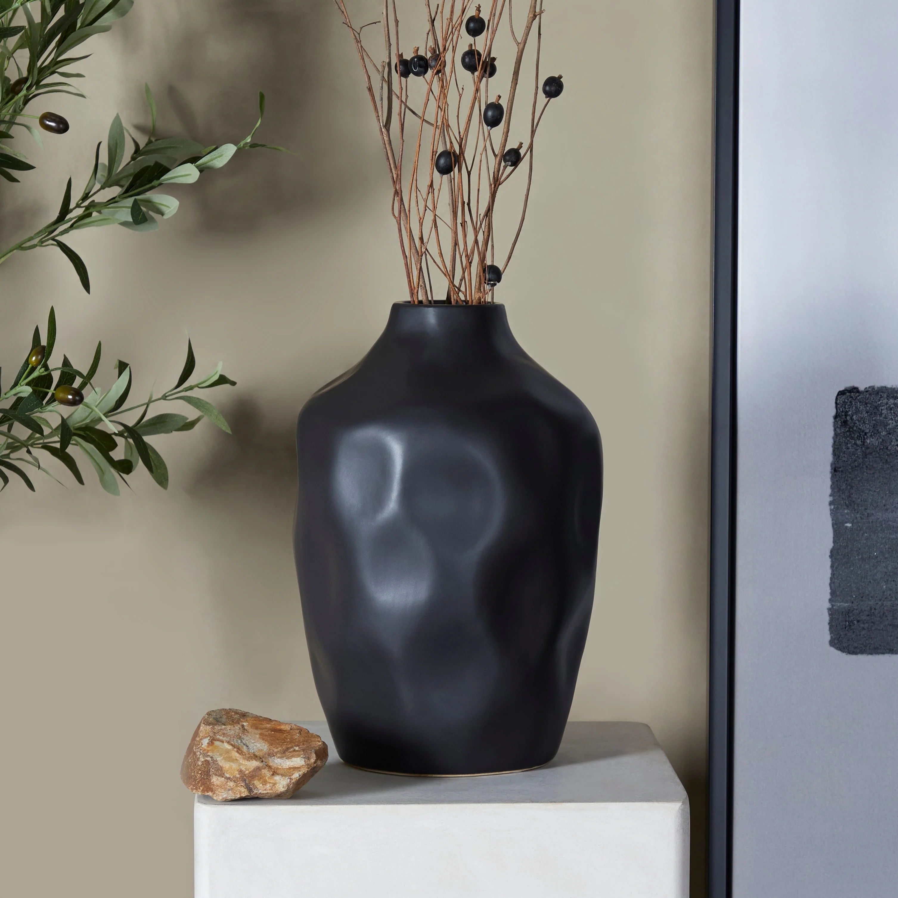 CosmoLiving by Cosmopolitan Minimalist Ceramic Faceted Vase - White or Black