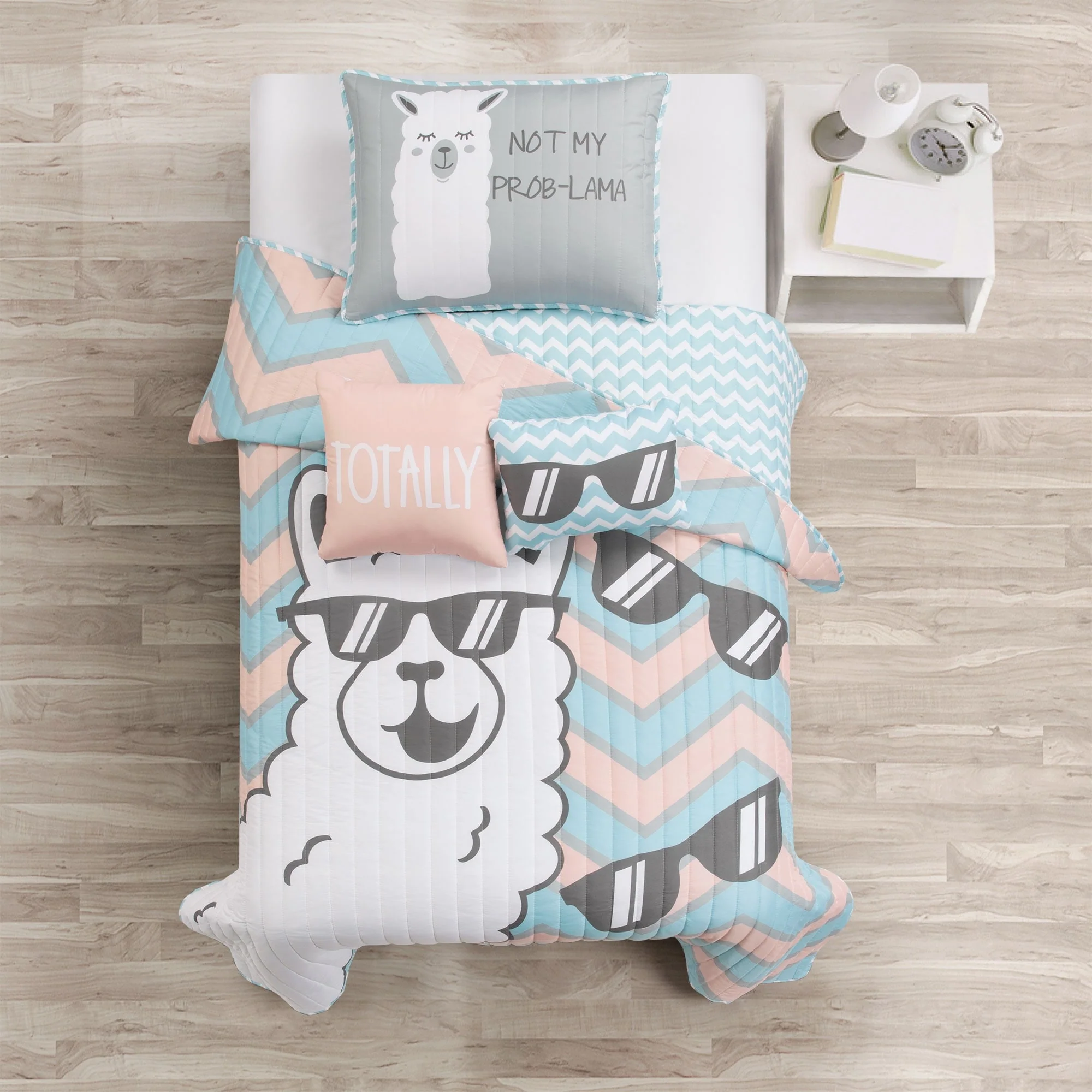 Lush Decor Cool as Llama Reversible Quilt Set