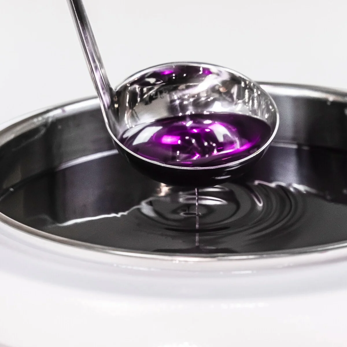 DERMALOGIC Paraffin Wax Kettle Warmer 10L (White), with Ladle - 13 x 14