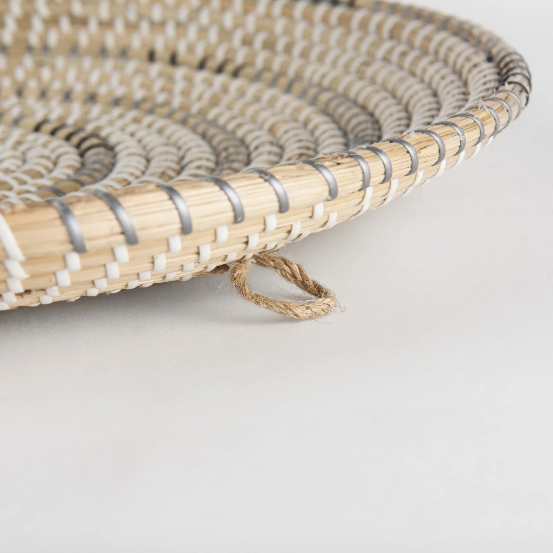 Avel Light Brown Seagrass w/Black, Grey & White Accents Round Hanging Wall Plate