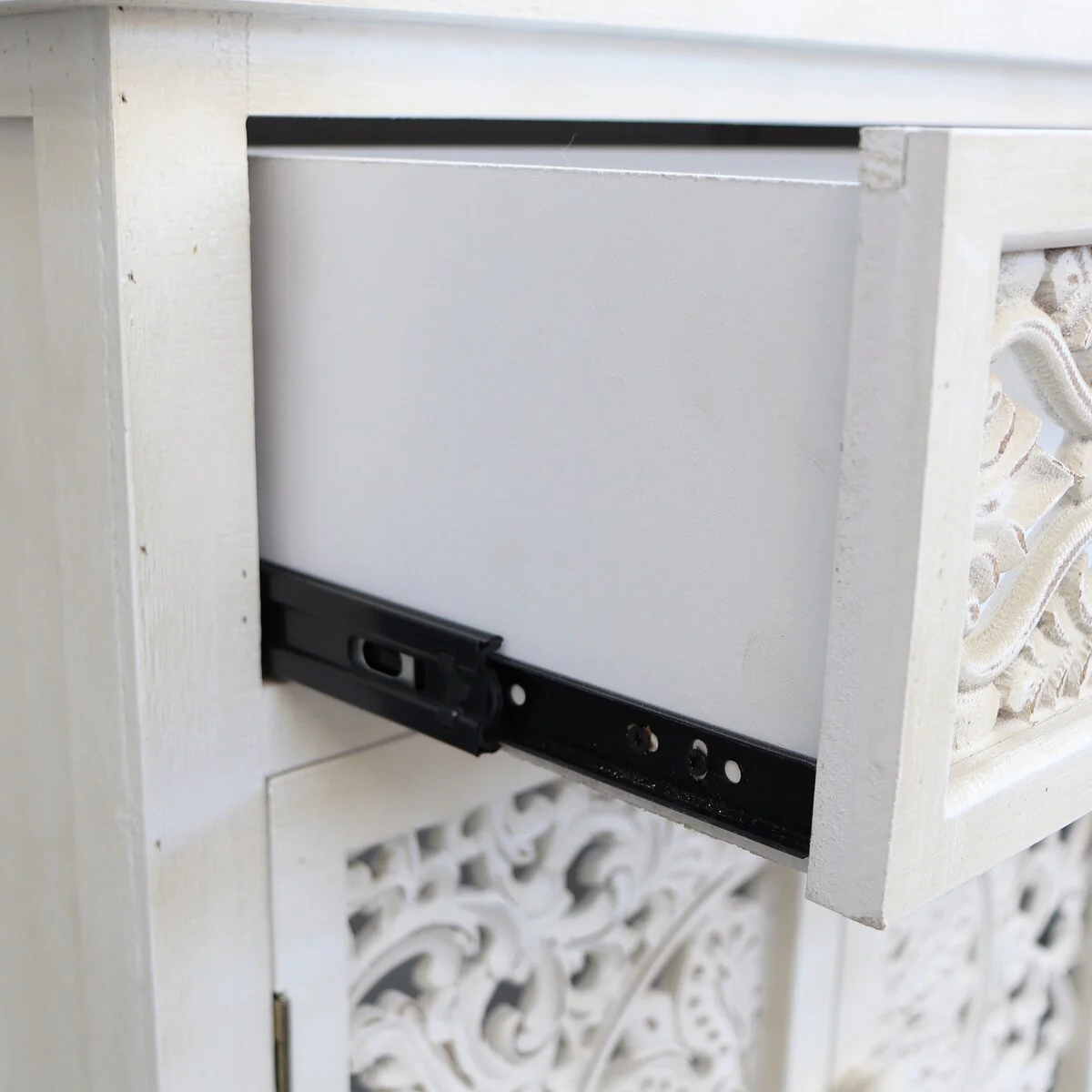 Rustic Hollow-Carved Wood Storage Cabinet with 1 Drawer and 2 Doors, Antique White, 31