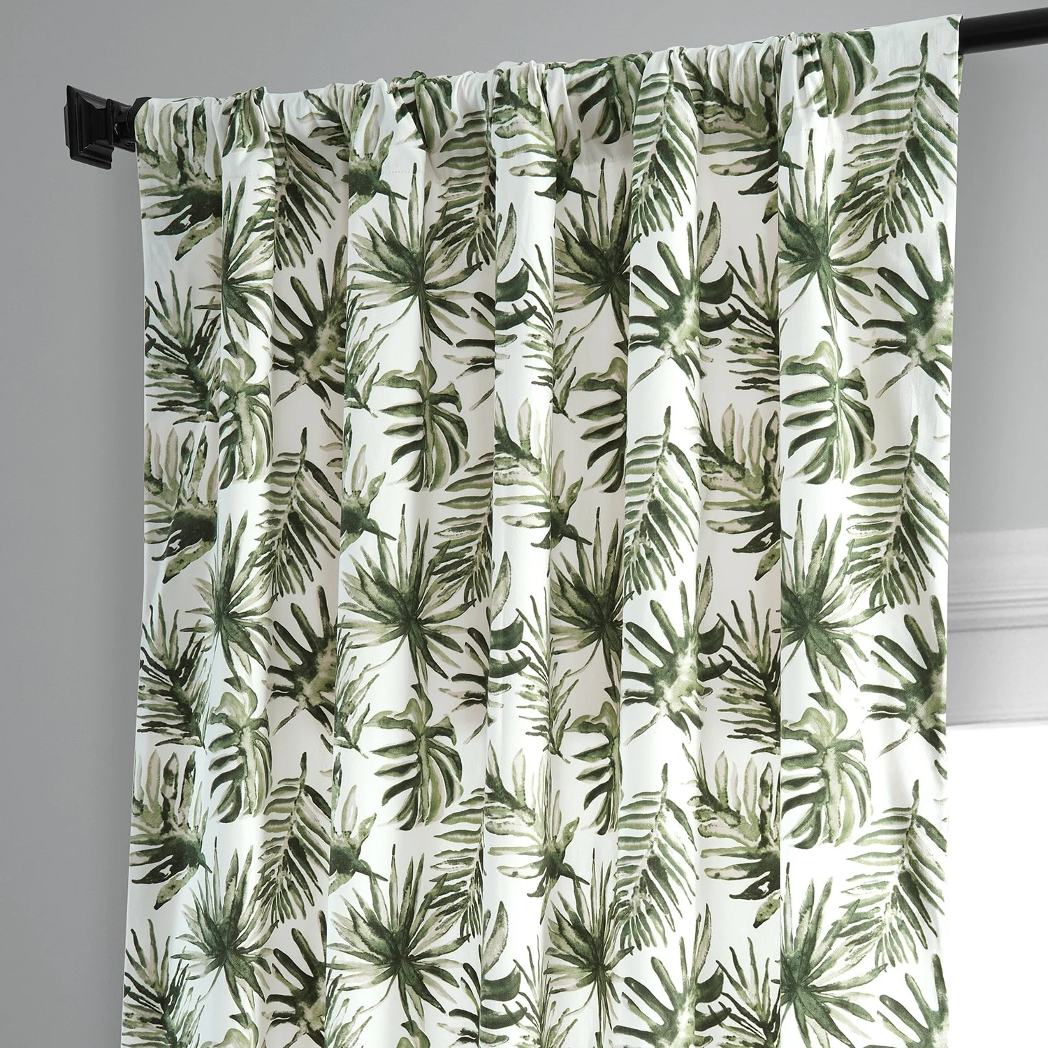 Exclusive Fabrics Coastal Leaf Cascade Printed Cotton Room Darkening Curtain (1 Panel)
