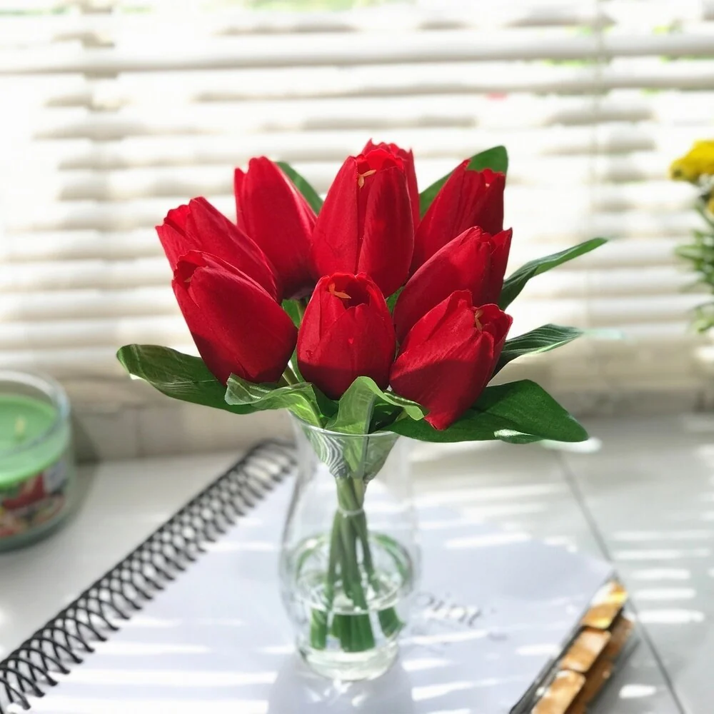 Enova Home Artificial Silk Tulips Fake Flowers Centerpiece in Clear Glass Vase with Faux Water for Home Office Decor
