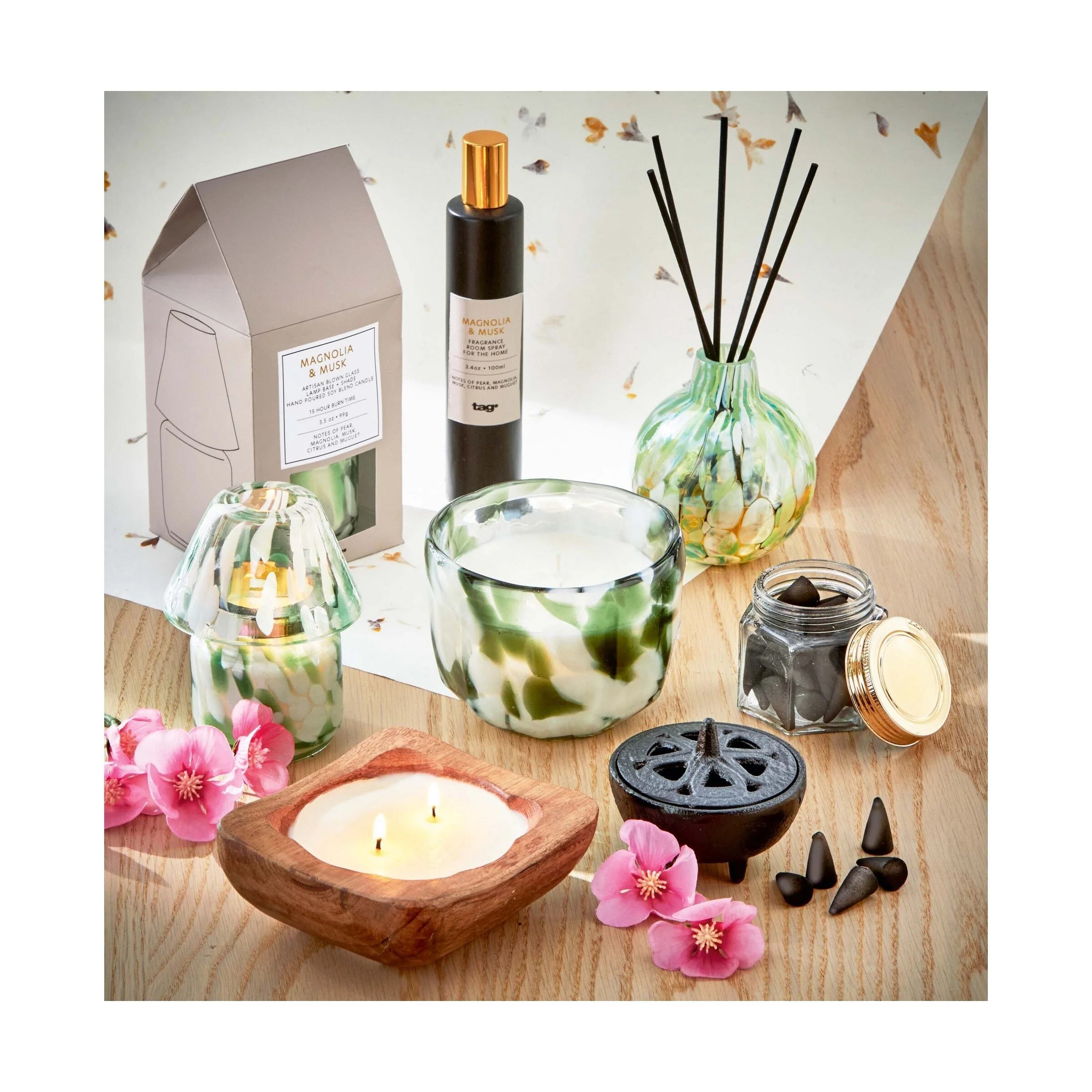 Soy Paraffin Wax Scented Sage & Bergamot Wood Candle, 4.92L x 4.72W x 1.96H inches, Burn Time 10 hrs.