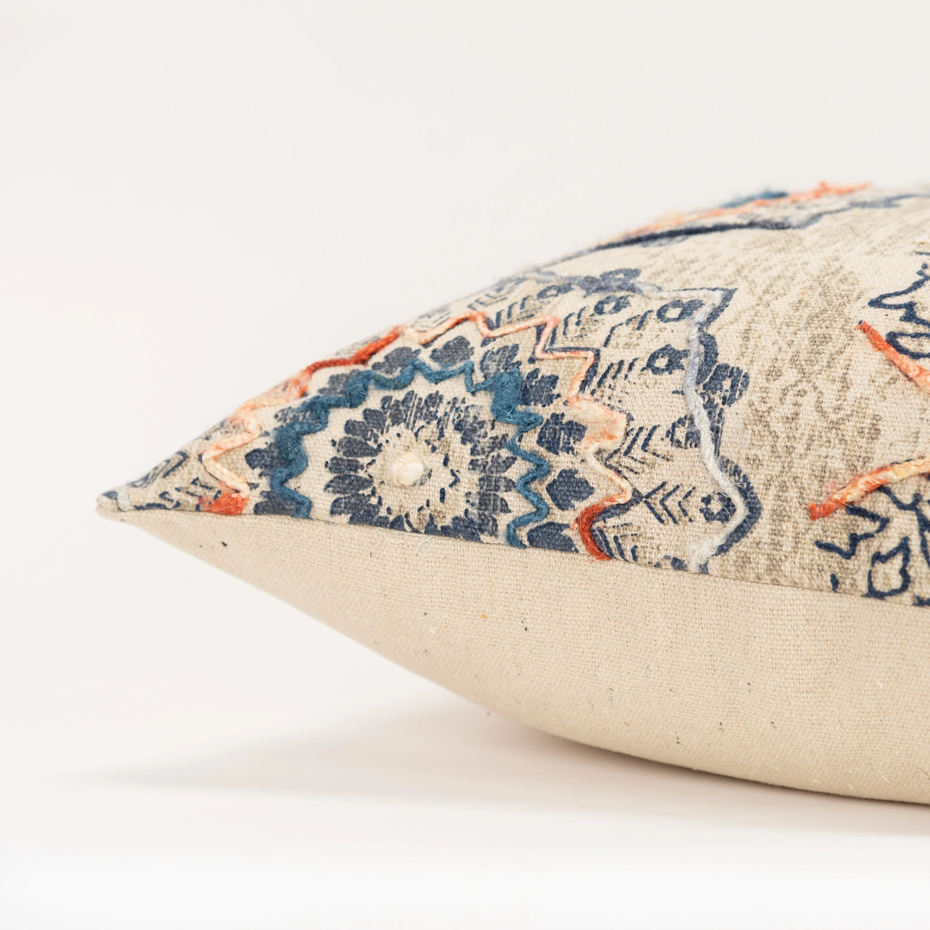 Rizzy Home Beige, Rust, and Blue Hand-crafted Medallion Throw Pillow