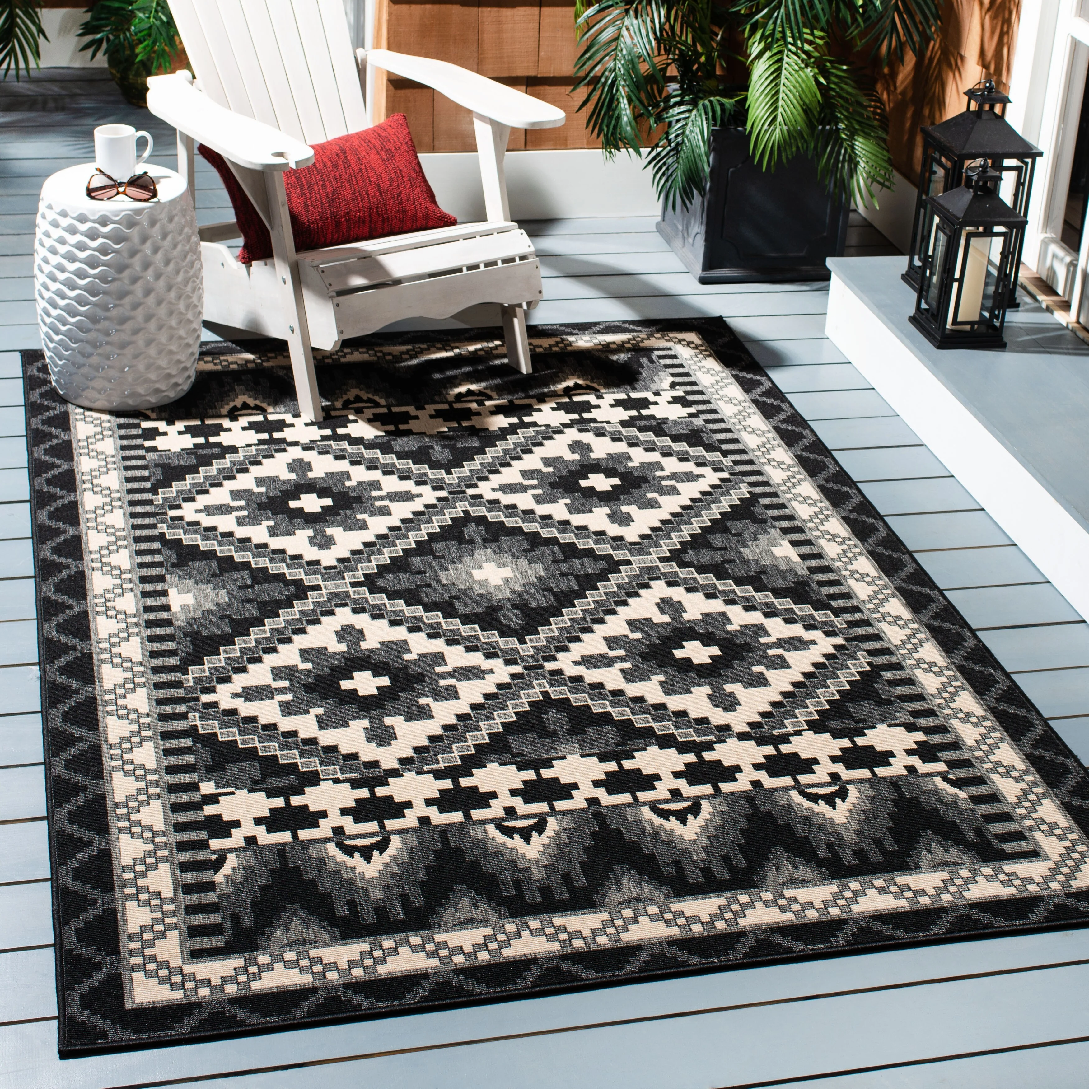 SAFAVIEH Veranda Vitaline Indoor/ Outdoor Waterproof Patio Backyard Rug - Black/Beige - 4' x 5'7