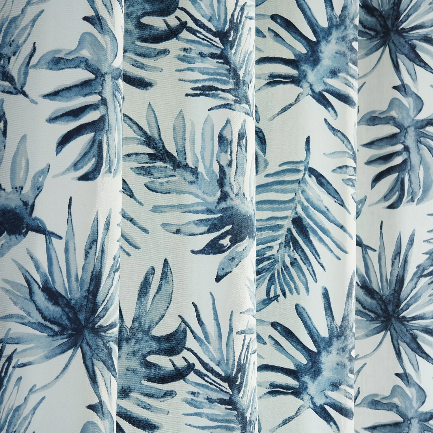 Exclusive Fabrics Coastal Leaf Cascade Printed Cotton Room Darkening Curtain (1 Panel)