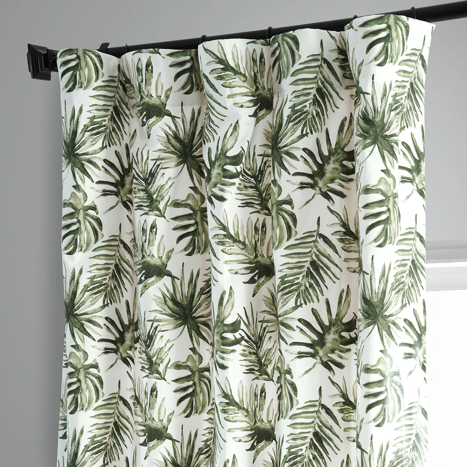 Exclusive Fabrics Coastal Leaf Cascade Printed Cotton Room Darkening Curtain (1 Panel)