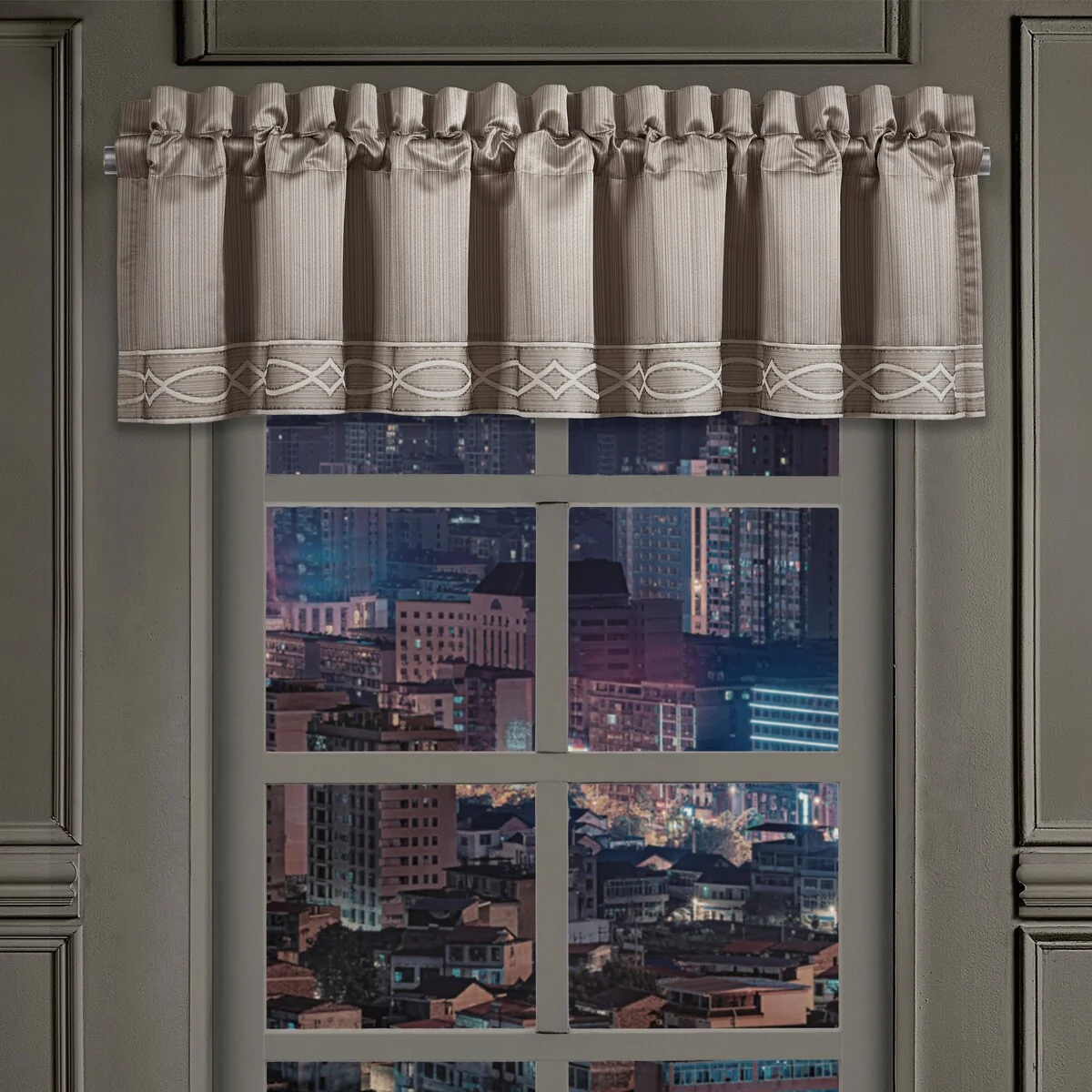 J. Queen New York Deco Window Straight Valance