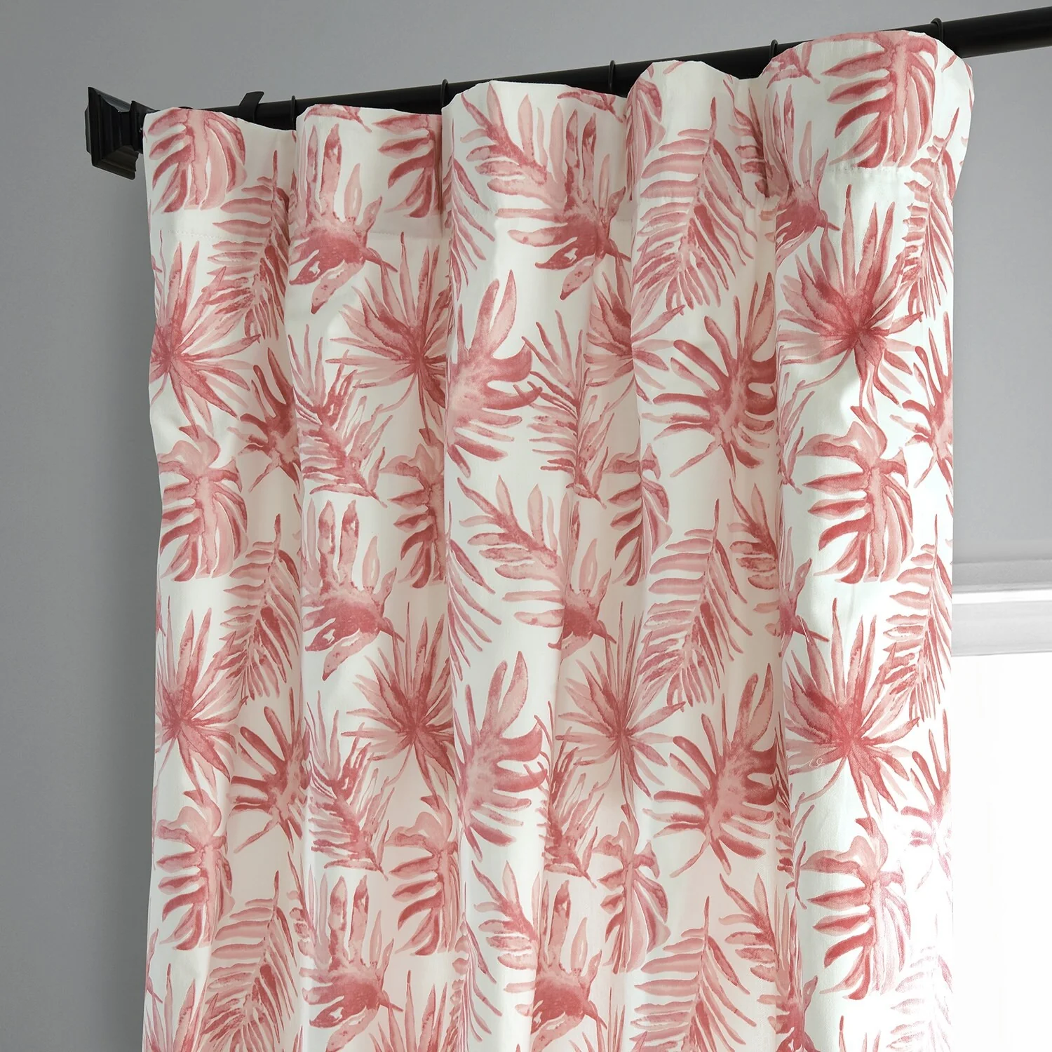 Exclusive Fabrics Coastal Leaf Cascade Printed Cotton Room Darkening Curtain (1 Panel)
