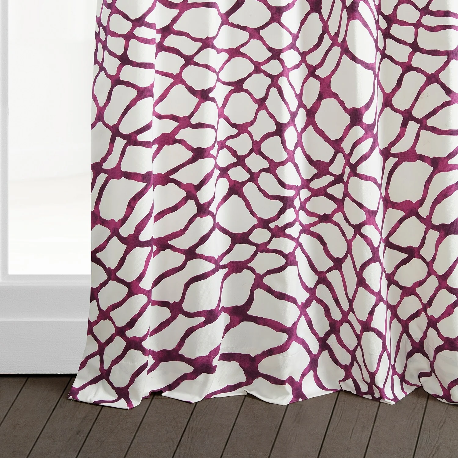 Exclusive Fabrics Ellis Printed Cotton Twill Curtain (1 Panel)