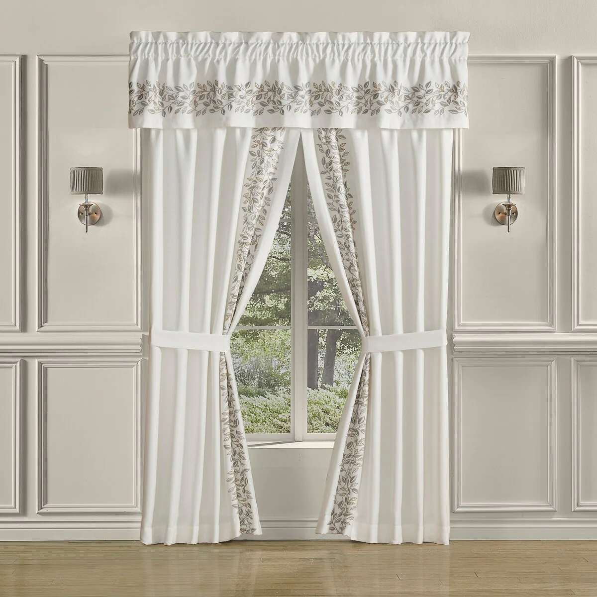 Royal Court Laurel 84