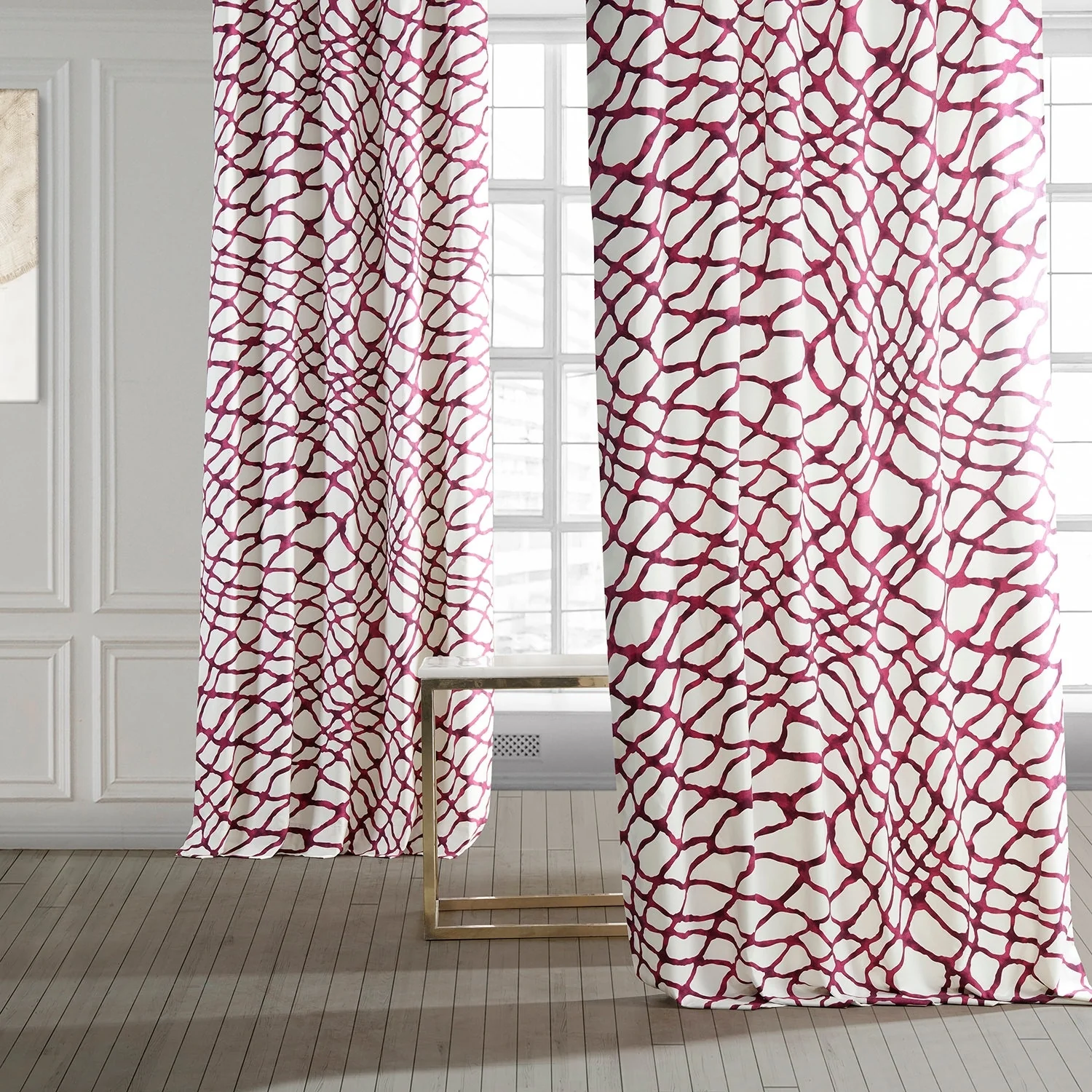 Exclusive Fabrics Ellis Printed Cotton Twill Curtain (1 Panel)