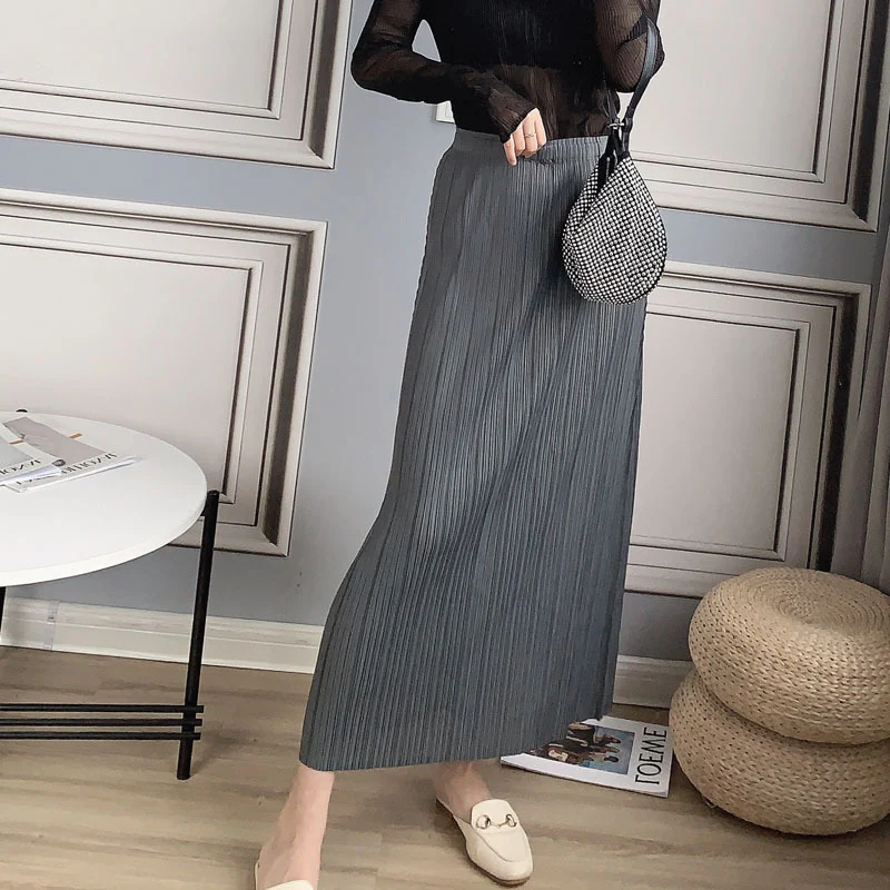 2025 Miyake hot-selling long hip-wrapped skirt with split ends and high waist, casual professional temperament, small A-shaped thin skirt, long skirt. - Deanwangkt