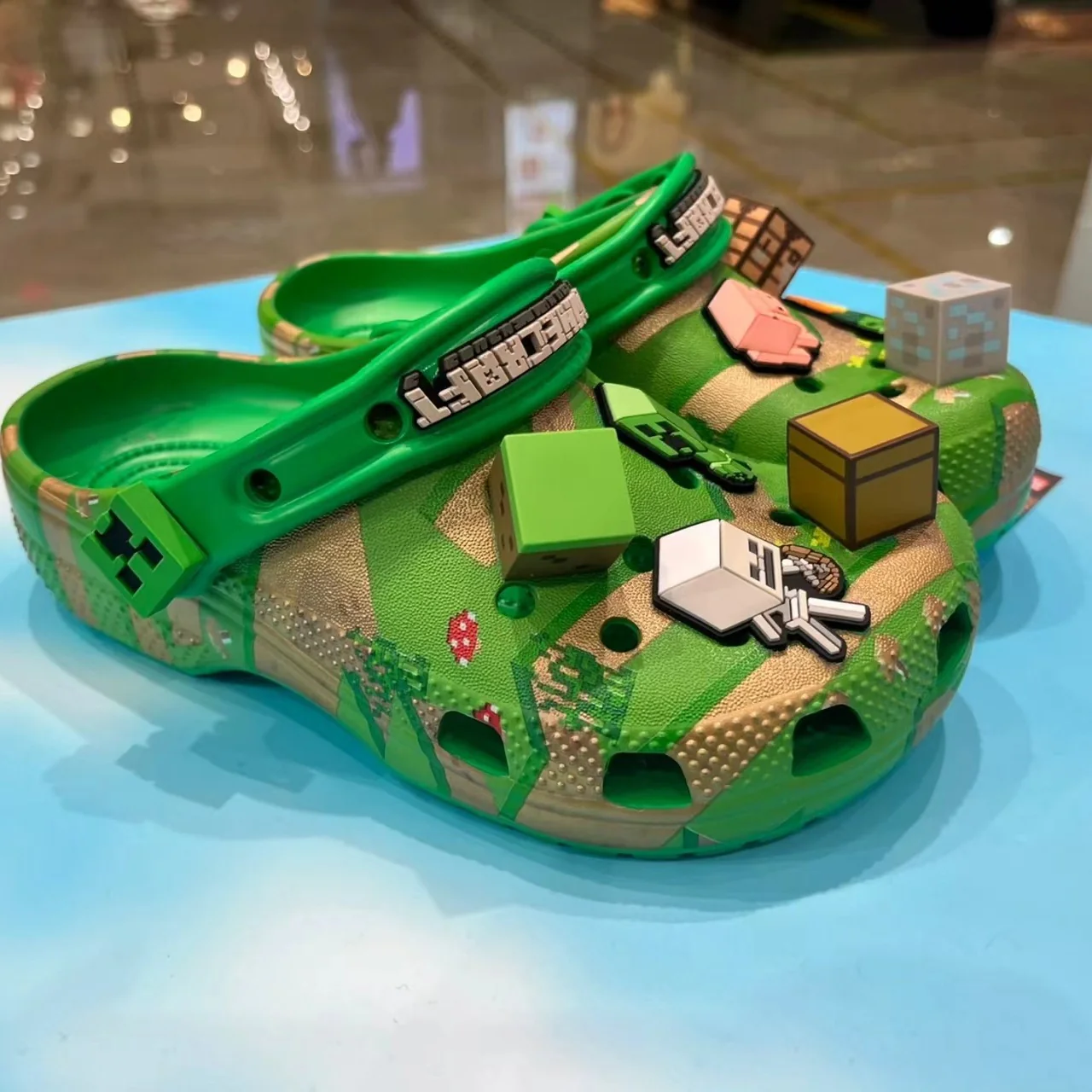 DEANWANGKT Snoopy Carlochi Children's Hole Shoes Girls' Hellokitty Sandals Middle and Big Children Hello Kitty Slippers Cross - Deanwangkt