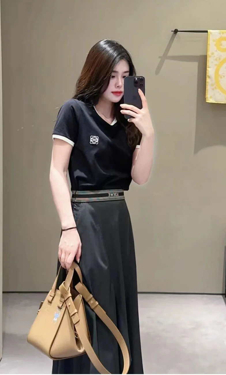 DEANWANGKT  23 Spring and Summer New Lo Yiwei Classic Logo Embroidered Versatile Loose round Neck Pocket Short Sleeve Women's T-shirt - Deanwangkt