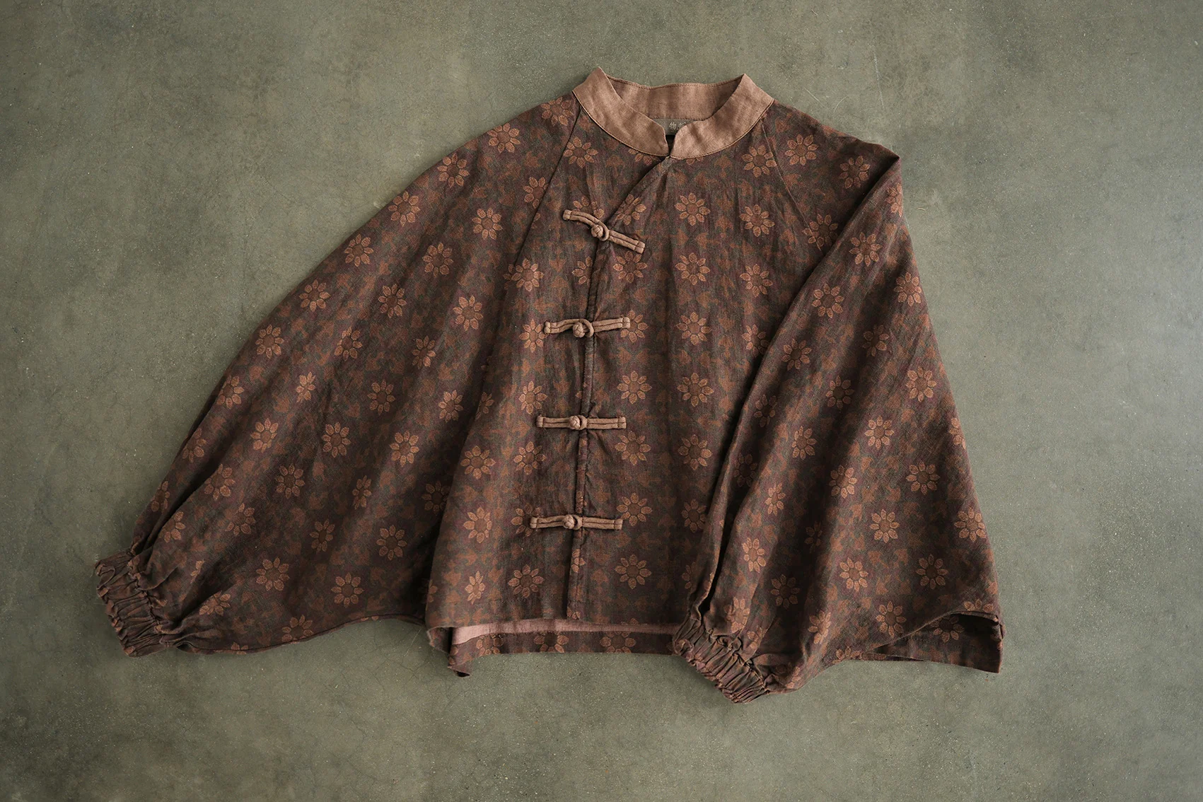 Guochao antique printed bat-sleeved diagonal shirt, retro loose personalized linen top S23039 - Deanwangkt