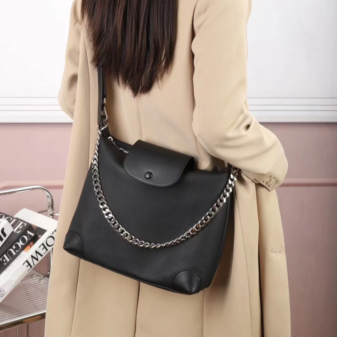 The first layer of cowhide TOGO leather, the new genuine leather women's bag, bucket bag, large-capacity soft Pitto bag, shoulder bag, tide M769. - Deanwangkt