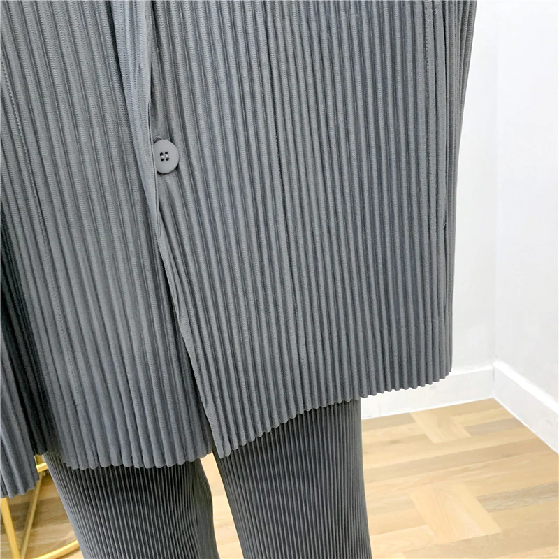 2025 Miyake women's clothing wholesale autumn and winter new product temperament loose large size long sleeve pleated men and women the same suit jacket women - Deanwangkt