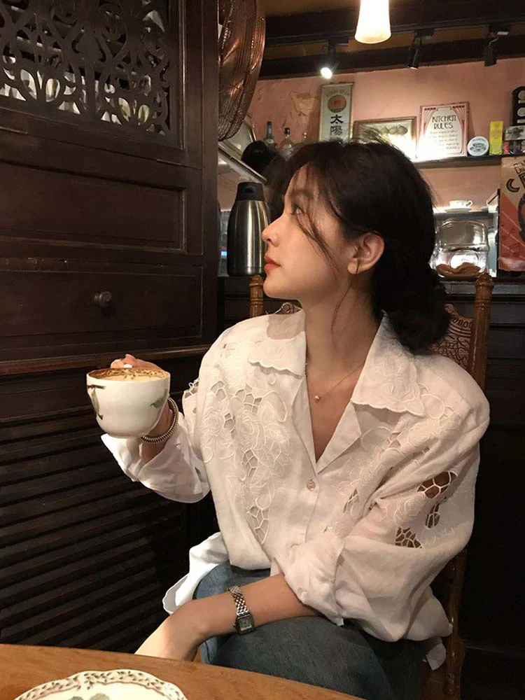 Siyuan niche design sense heavy industry hollow rose embroidered ramie shirt women's long-sleeved loose top 7763 - Deanwangkt