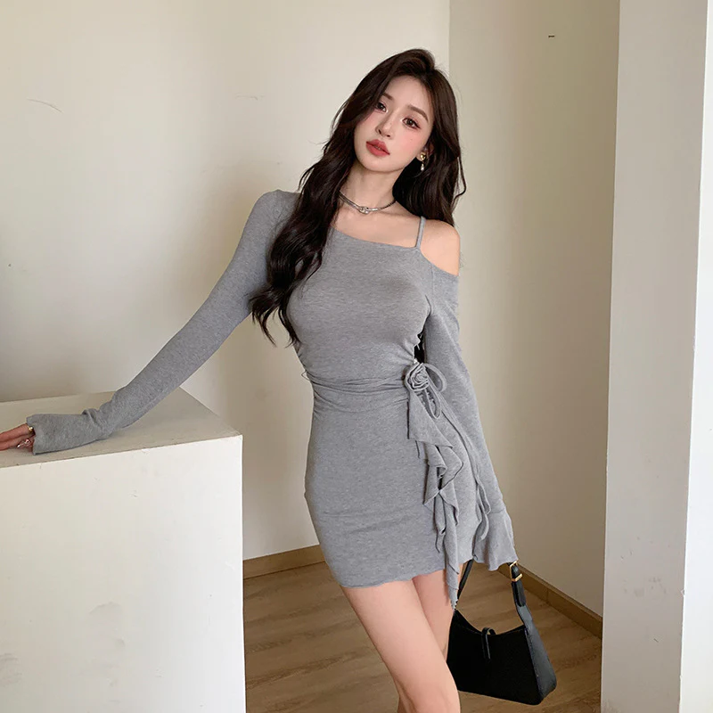 2025 Oblique neck off-the-shoulder design dress women's early autumn new high-waisted retro horn sleeves simple temperament slim-fitting short skirt - Deanwangkt
