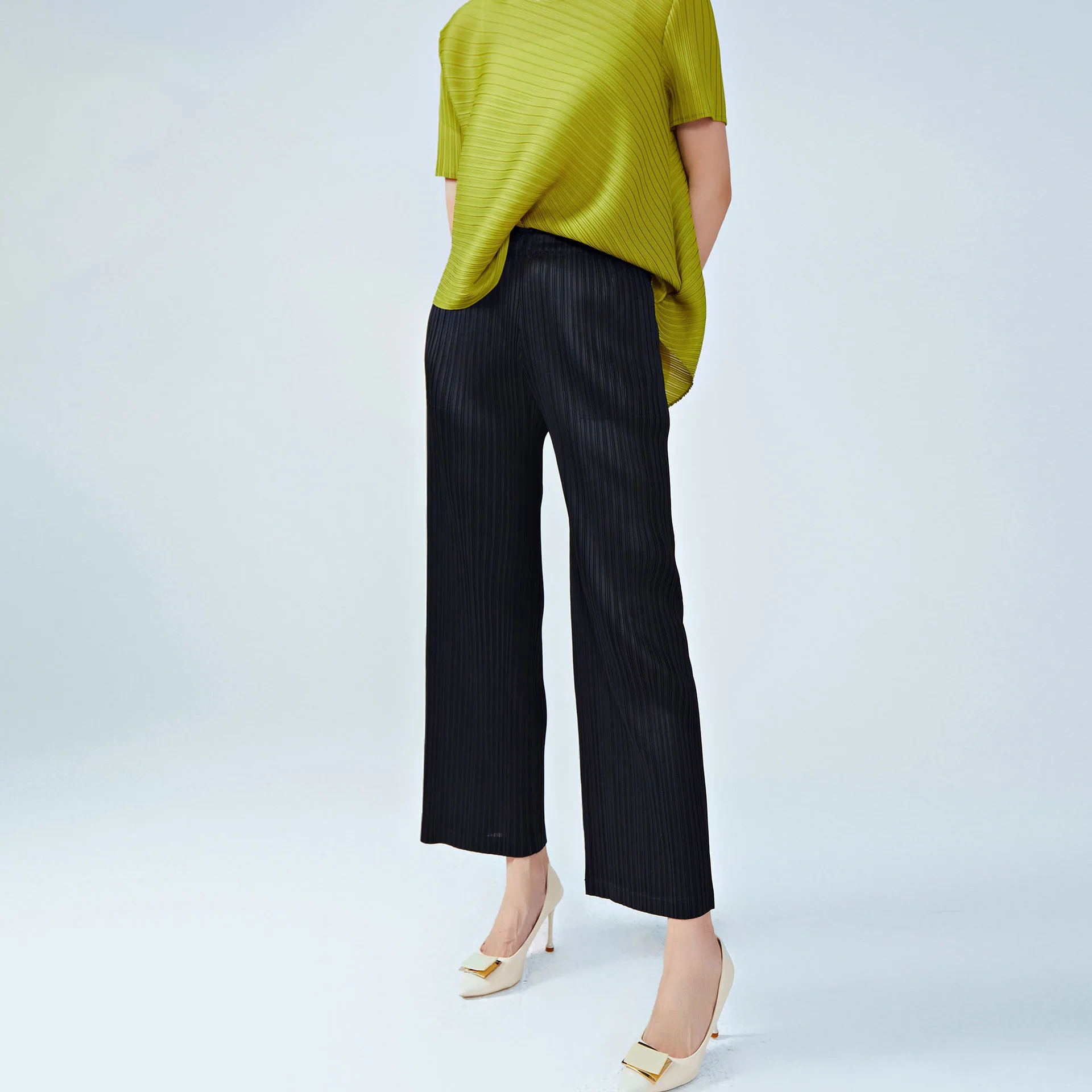 2025 Miyake counter wide-leg pants women's summer high-end loose and thin drape nine-point pants commuter versatile pleated casual pants - Deanwangkt