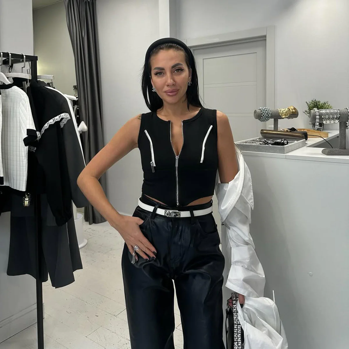 niche tops women's summer high-end black and white splicing off-the-shoulder short tops with large turned sleeves design personalized cardigan - Deanwangkt