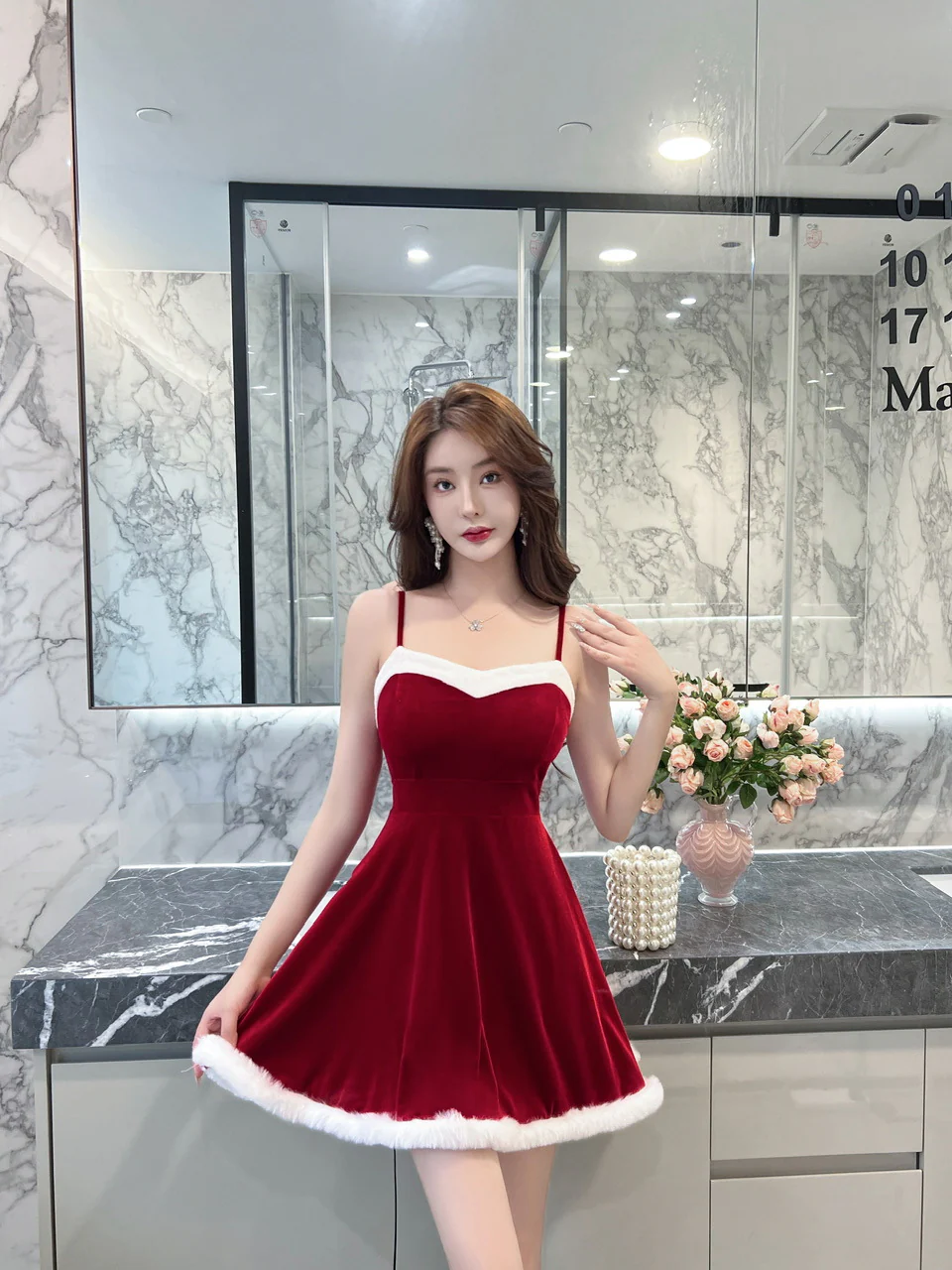 Retro Hepburn Style Little Black Dress Formal Dress Inspirational Sexy Backless Gold Velvet Bandeau Sling Dress - Deanwangkt