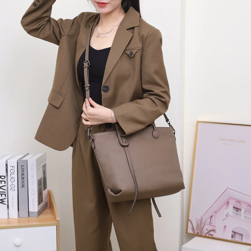 Leather tote bag, shoulder briefcase, portable storage bag, first layer cowhide computer bag, large bag temperament 9902 - Deanwangkt