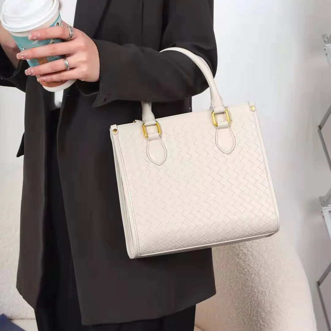 Factory Direct Sales Hand-Woven Shoulder Crossbody Women's Bag Lambskin Lunch Bag Fashion Underarm Bag Hand Holding Clutch - Deanwangkt