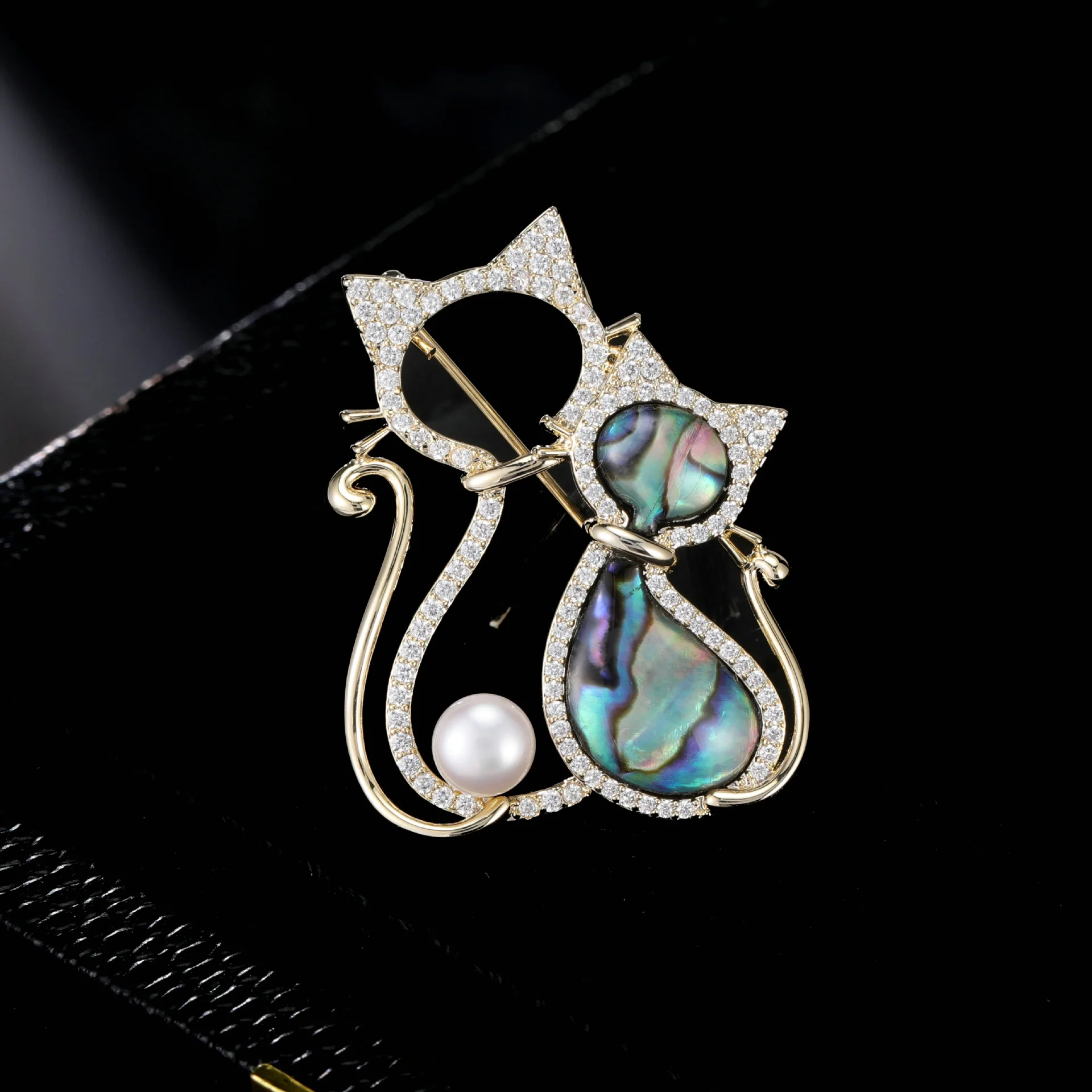 2025 Light luxury creative cute cat abalone shell freshwater pearl brooch women's exquisite fashion temperament suit coat accessories - Deanwangkt