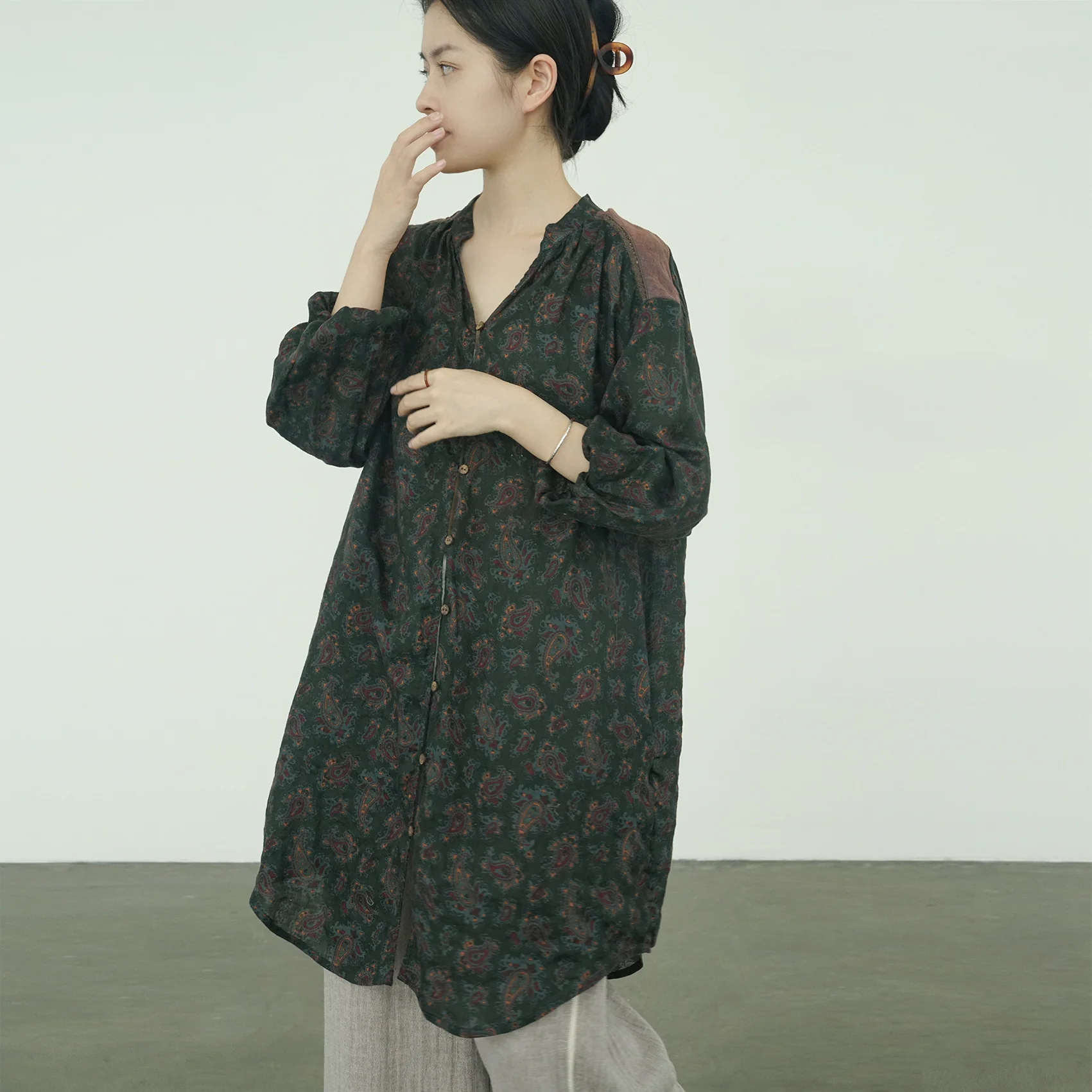 retro digital printing cashew linen medium and long shirt, cold and mysterious contrasting color long cardigan S23037 - Deanwangkt