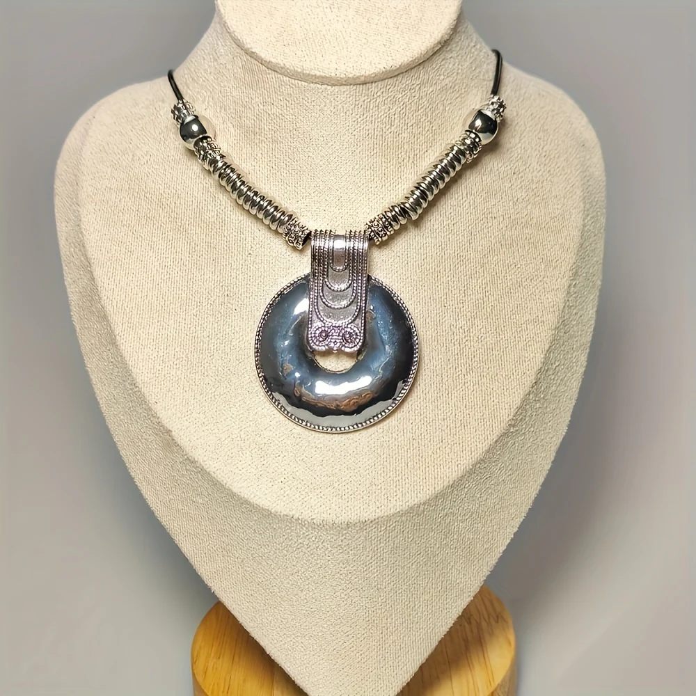 Silvery Vintage Round Pendant Personality Decorative Necklace Bohemian Simple Memorial Gift - Deanwangkt