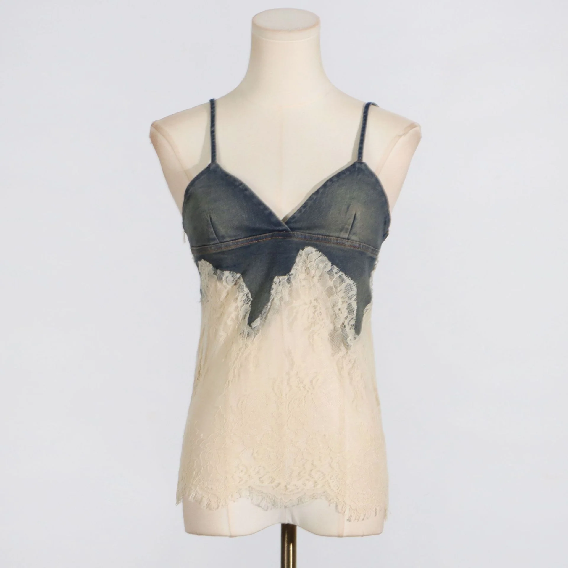 2025 Women's Spring Lace Two-piece Simple Wind Top + Casual Denim Five-point Pants Fashion Thin Women's Clothing Set - Deanwangkt