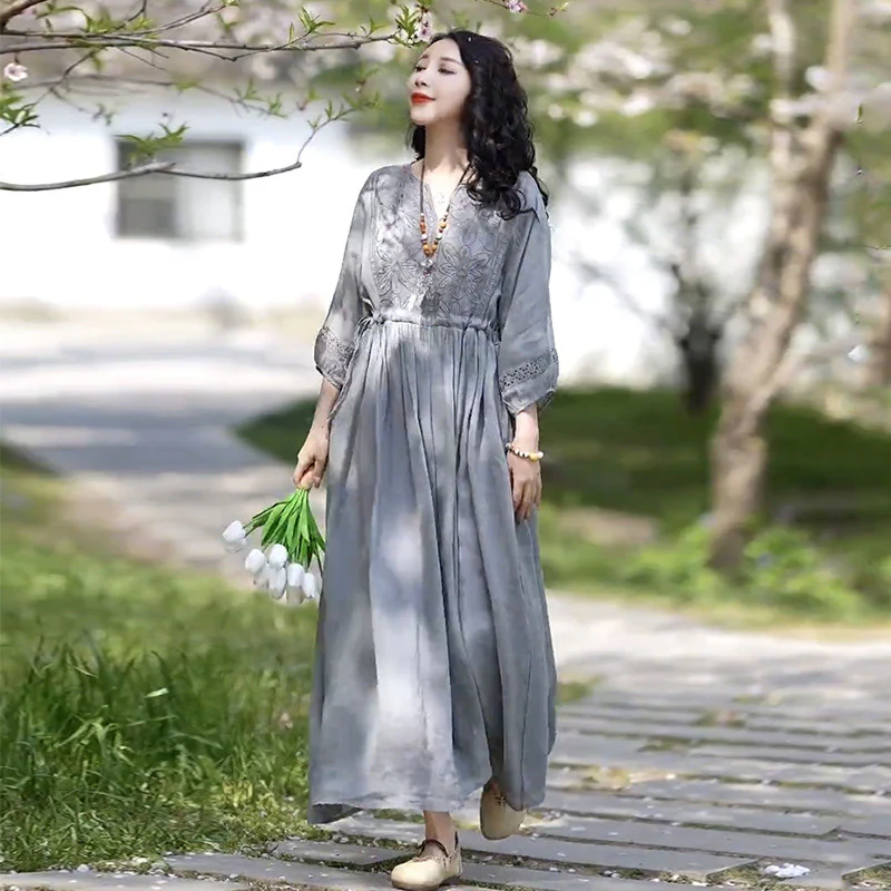 High-end temperament vacation casual V-neck embroidered dress  summer new literary and retro elegant long dress - Deanwangkt