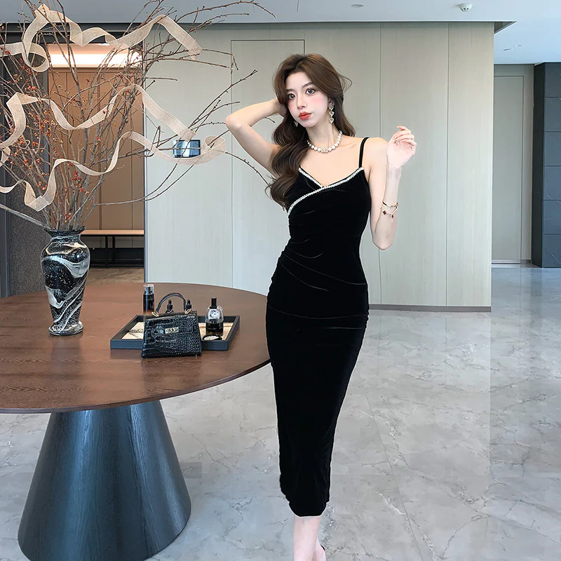 2025 high-end temperament feminine suspender dress women's autumn new Spice Girl velvet hip skirt small black dress - Deanwangkt