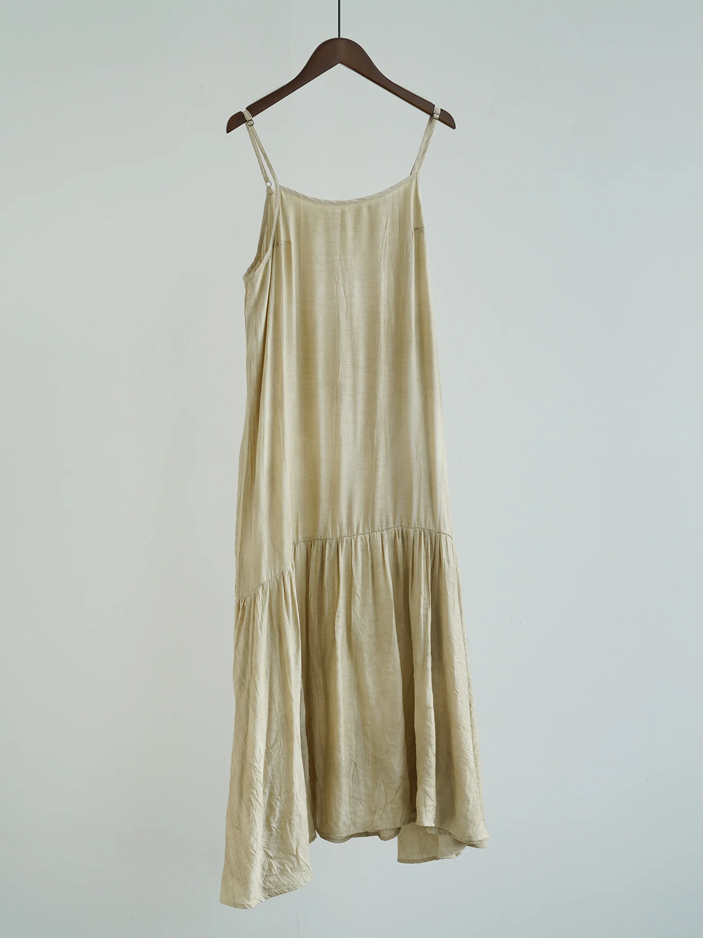 Original literary and retro fried color crumpled super long pendulum dress, versatile travel suspender dress L25047 - Deanwangkt