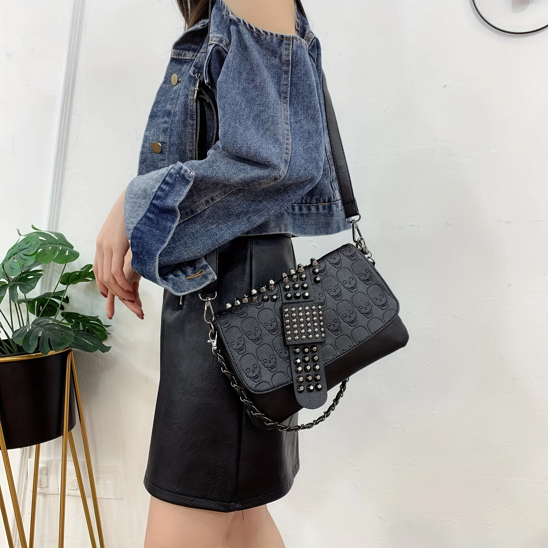 Rivet Skull Decor Metal Chain Crossbody Bag, PU Leather Textured Bag Purse, Cool Girl Punk Fashion Shoulder Bag - Deanwangkt