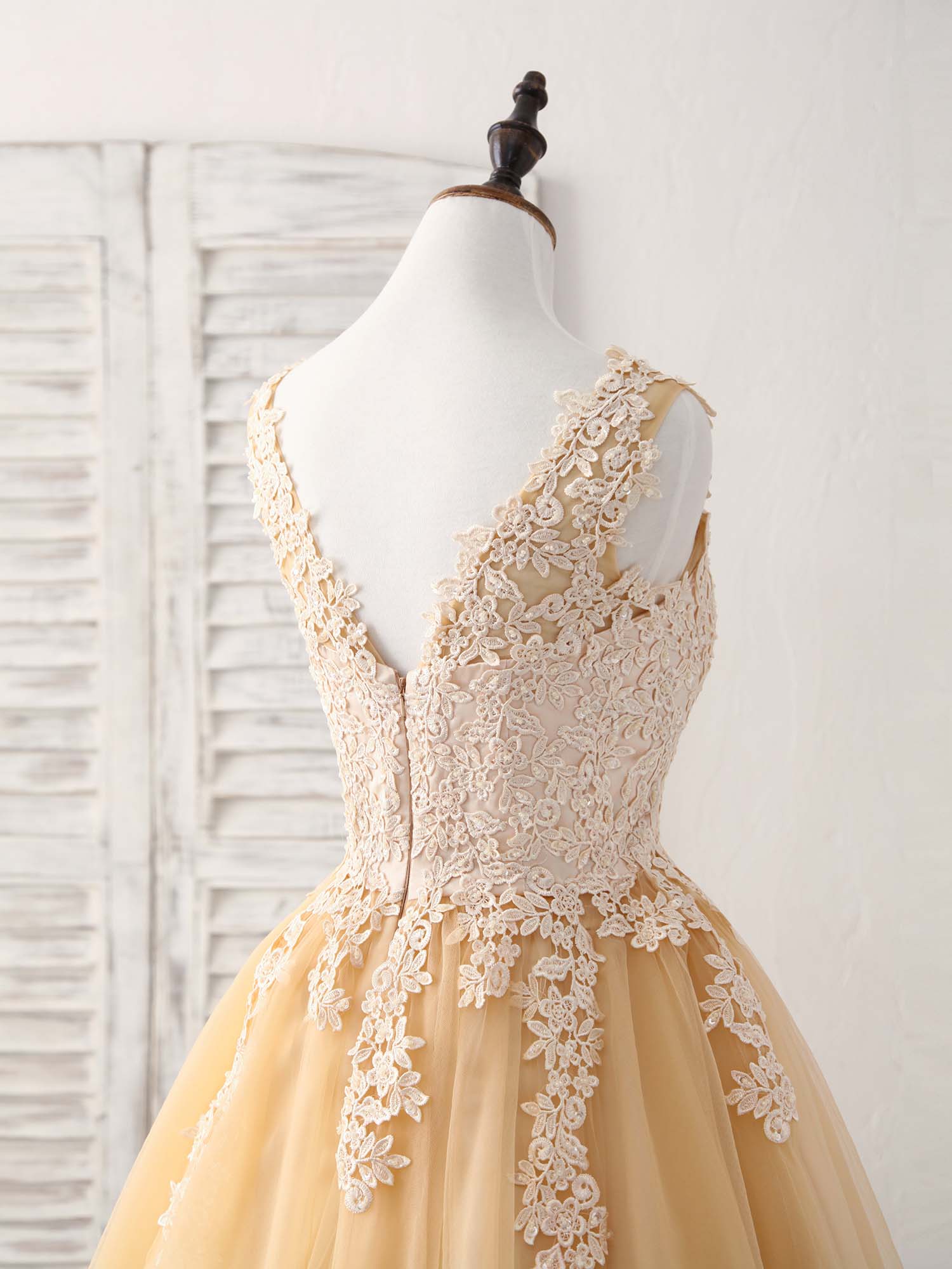 Champagne V Neck Tulle Lace Applique Short Prom Dresses - Deanwangkt