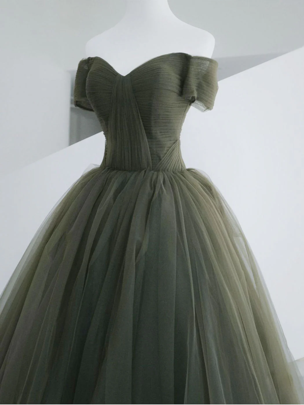 A-Line Sweetheart Neck Green Long Prom Dress, Sweep Train Green  Formal Dress - Deanwangkt