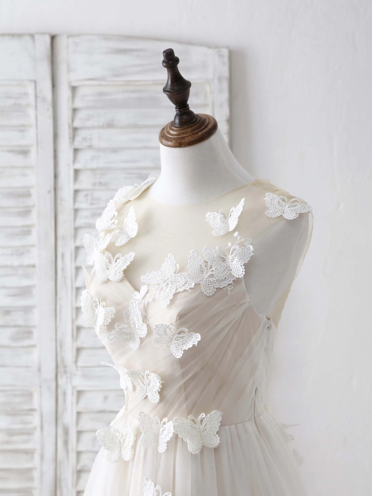 Unique White Round Neck Tulle 3D Lace Applique Long Prom Dresses - Deanwangkt