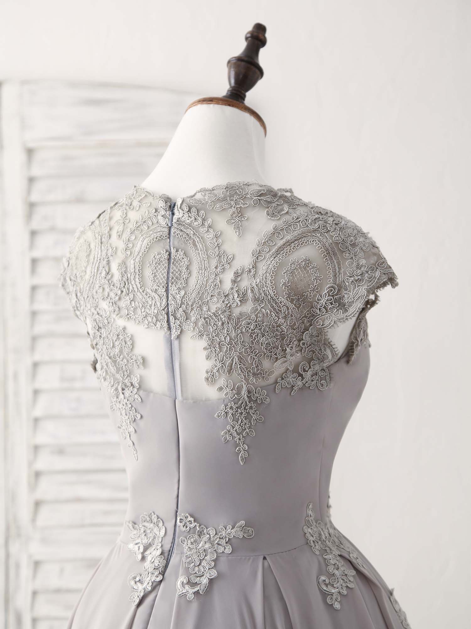 Gray Round Neck Lace Short Prom Dress Gray Bridesmaid Dress - Deanwangkt