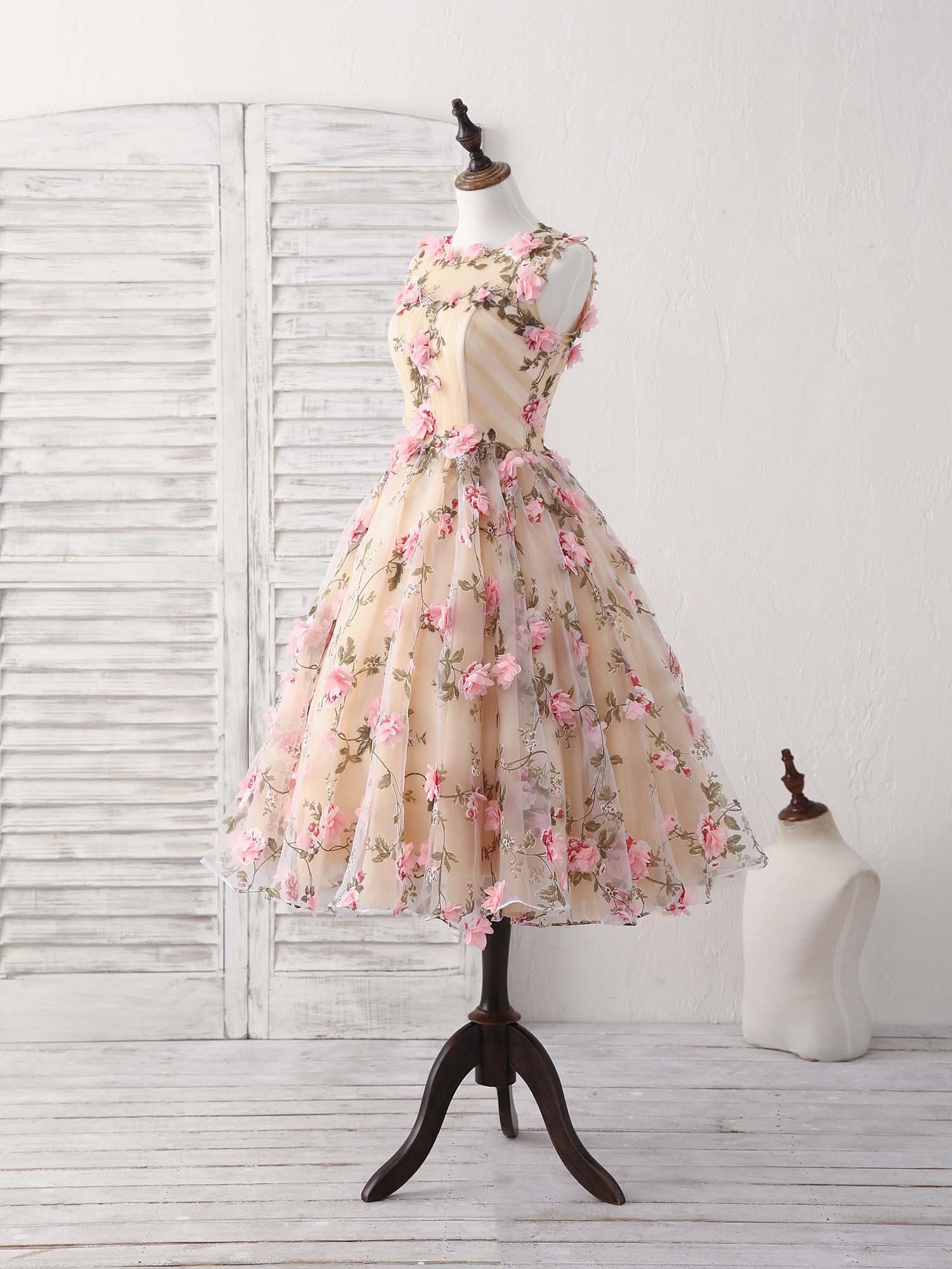 Unique Champagne 3D Applique Short Prom Dress Cute Homecoming Dress - Deanwangkt