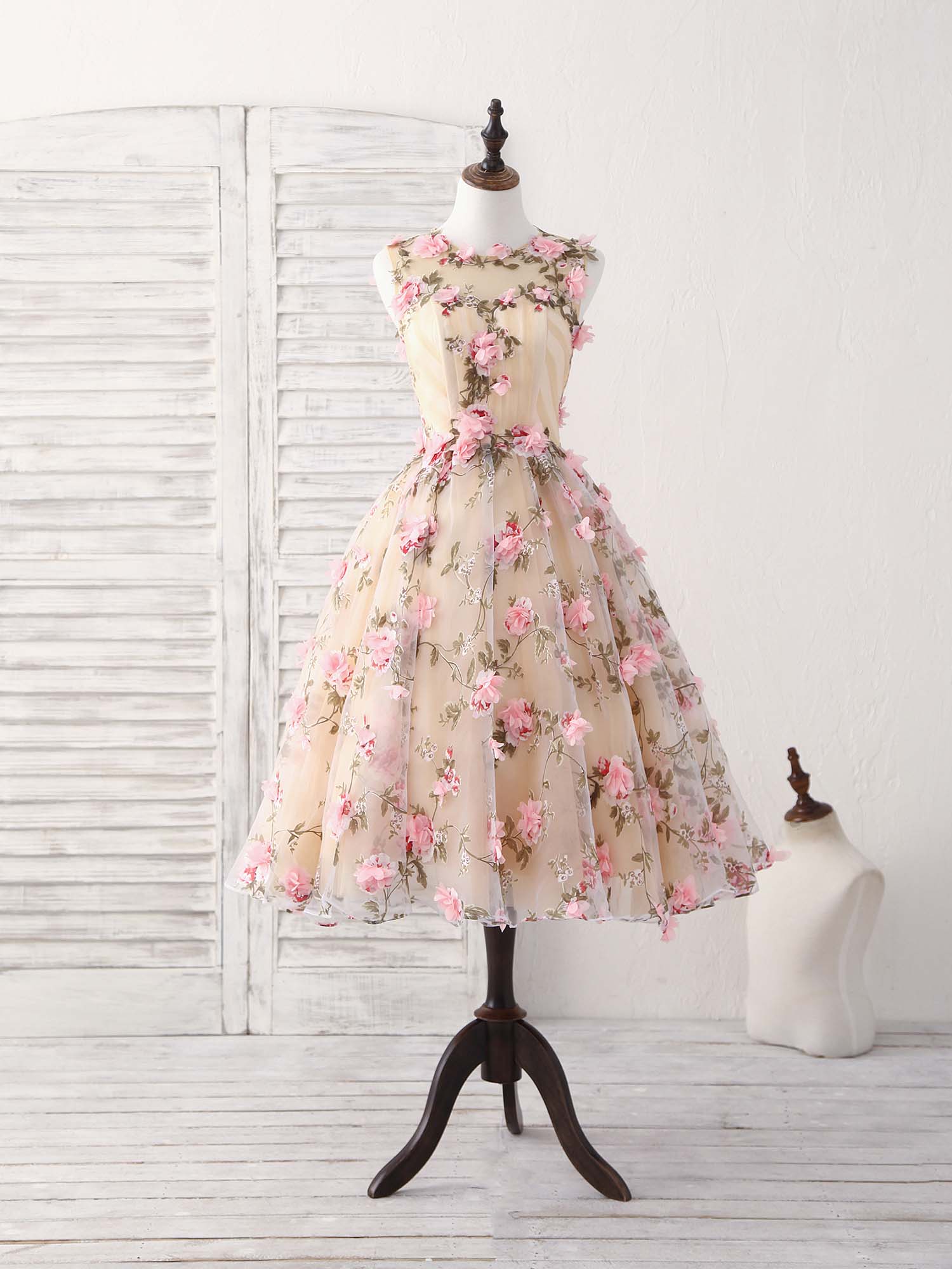 Unique Champagne 3D Applique Short Prom Dress Cute Homecoming Dress - Deanwangkt