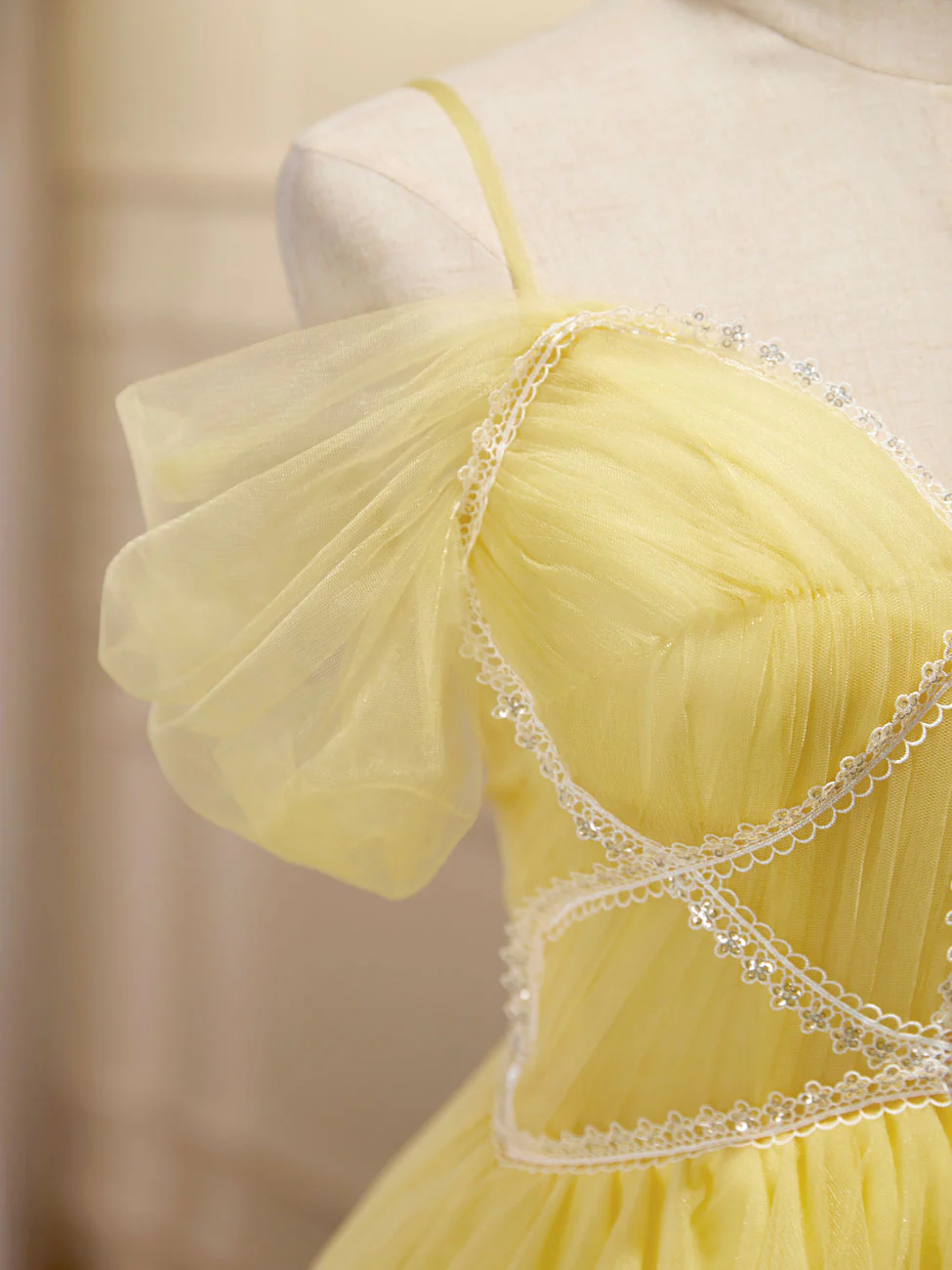 Mini/Short Yellow Prom Dresses, Yellow Cute Homecoming Dress With Beading Lace - Deanwangkt