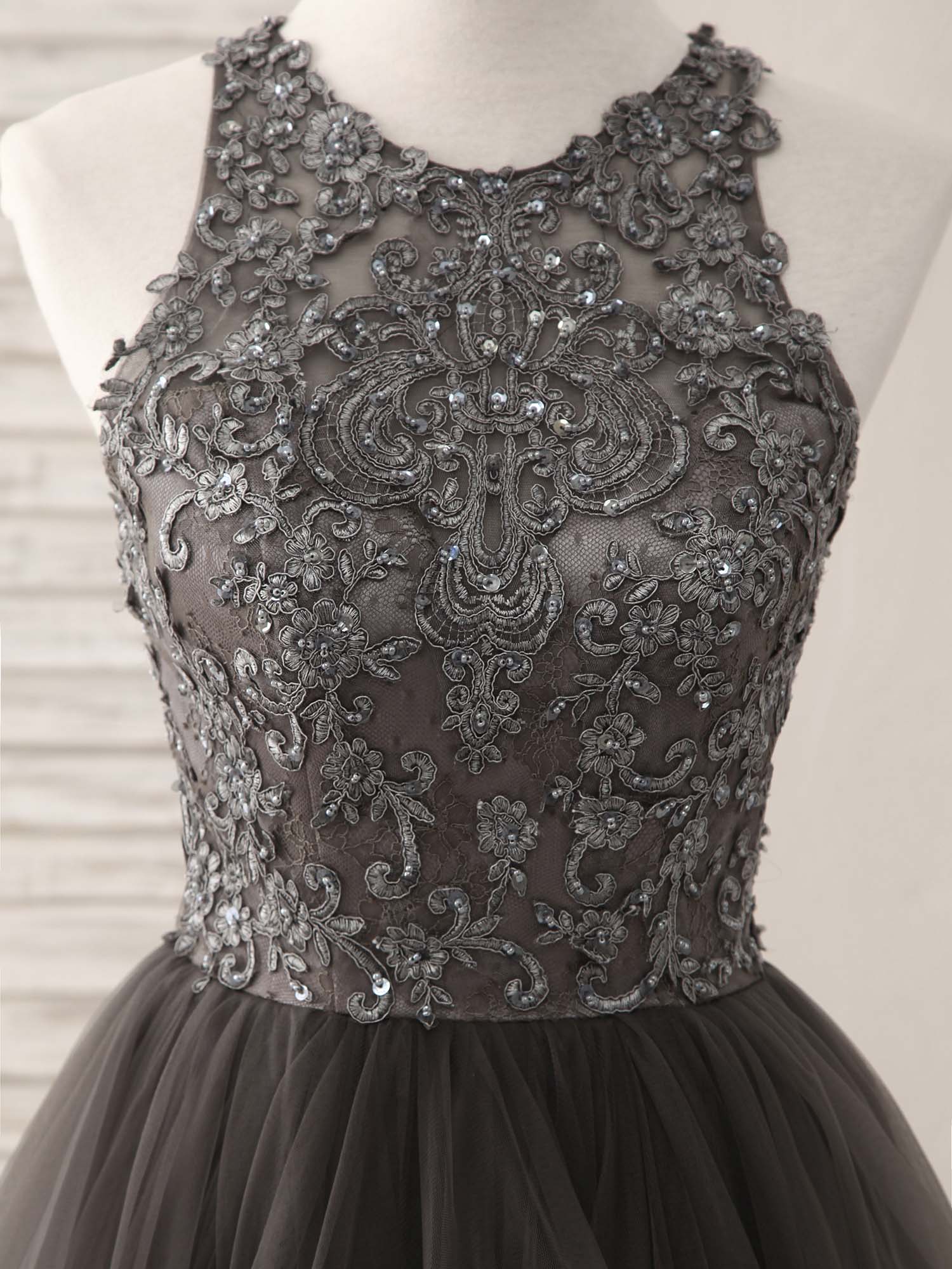 Unique Round Neck Lace Applique Tulle Long Prom Dresses - Deanwangkt