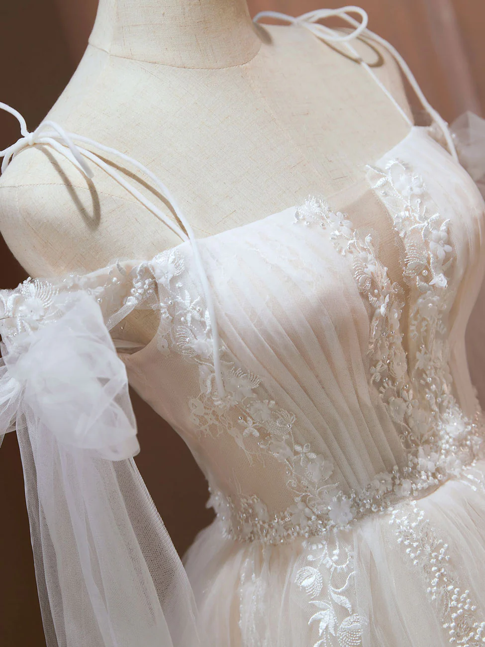 A Line Tulle Short Champagne Prom Dresses, Off Shoulder Lace Puffy Homecoming Dresses - Deanwangkt
