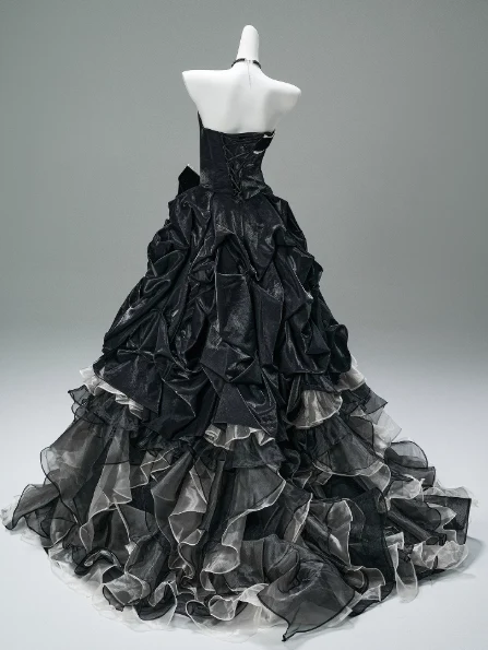 Stunning Sweetheart Neck Ball Gown Tiered Tulle Taffeta Long Quinceanera Dress Black Appliqué Formal Gowns Vestido De 15 Anos Sweet 16 Dress DP2850 - Deanwangkt