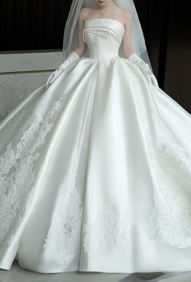 Princess Bridal Dress Ball Gown Strapless Sleeveless Lace White Appliques Wedding Dresses Pretty Bridal Gowns DH958 - Deanwangkt