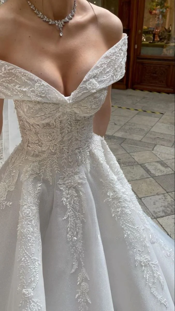 Timeless Bridal Gown Ball Gown Off The Shoulder White Lace Appliques Long Wedding Dresses Elegant Bridal Gowns DH948 - Deanwangkt